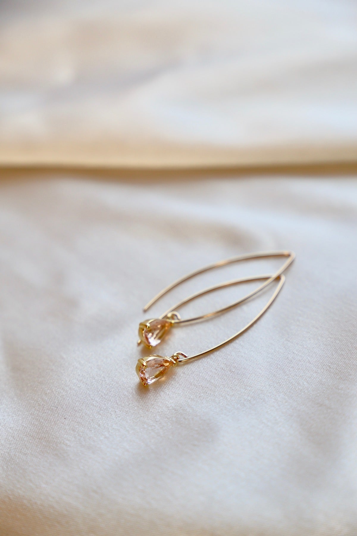 CHAMPAGNE TEARDROP EARRINGS