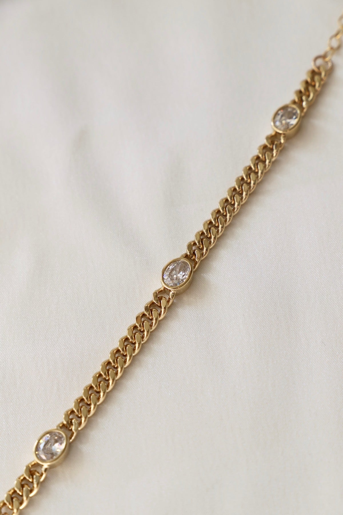 JULIETTE OVAL CHAIN BRACELET