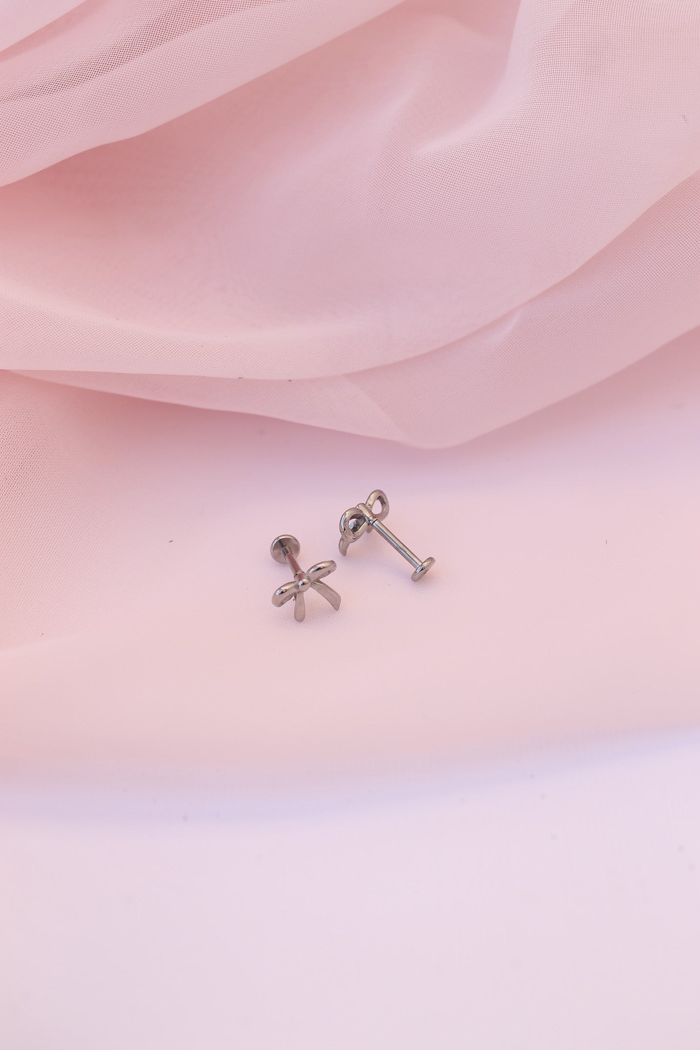 Bow Flat Back Stud in Silver