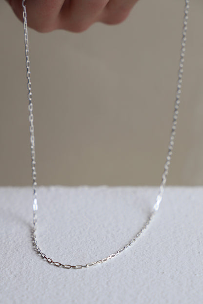 SILVER MINIATURE PAPERCLIP CHAIN