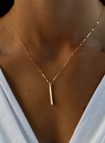 PETITE BAR NECKLACE