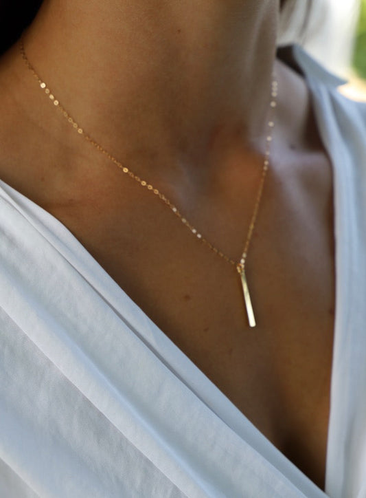 PETITE BAR NECKLACE