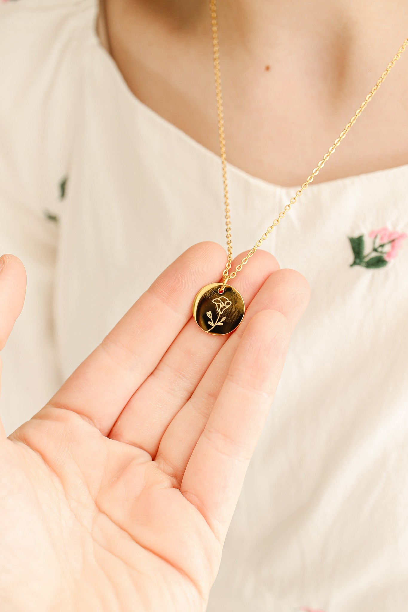 Birth Flower Necklace in Gold