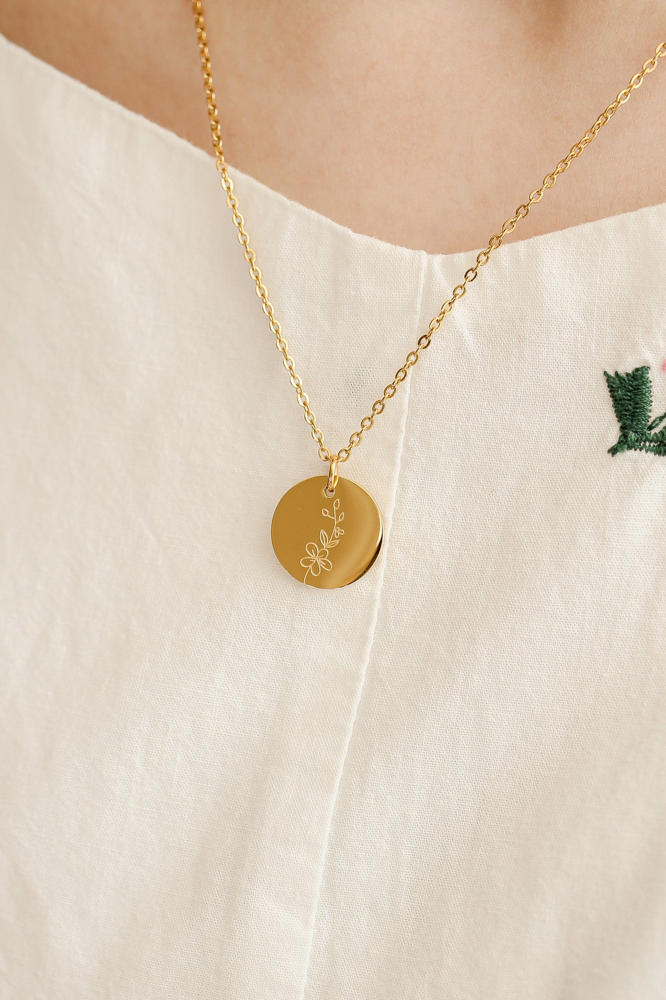 Birth Flower Necklace in Gold