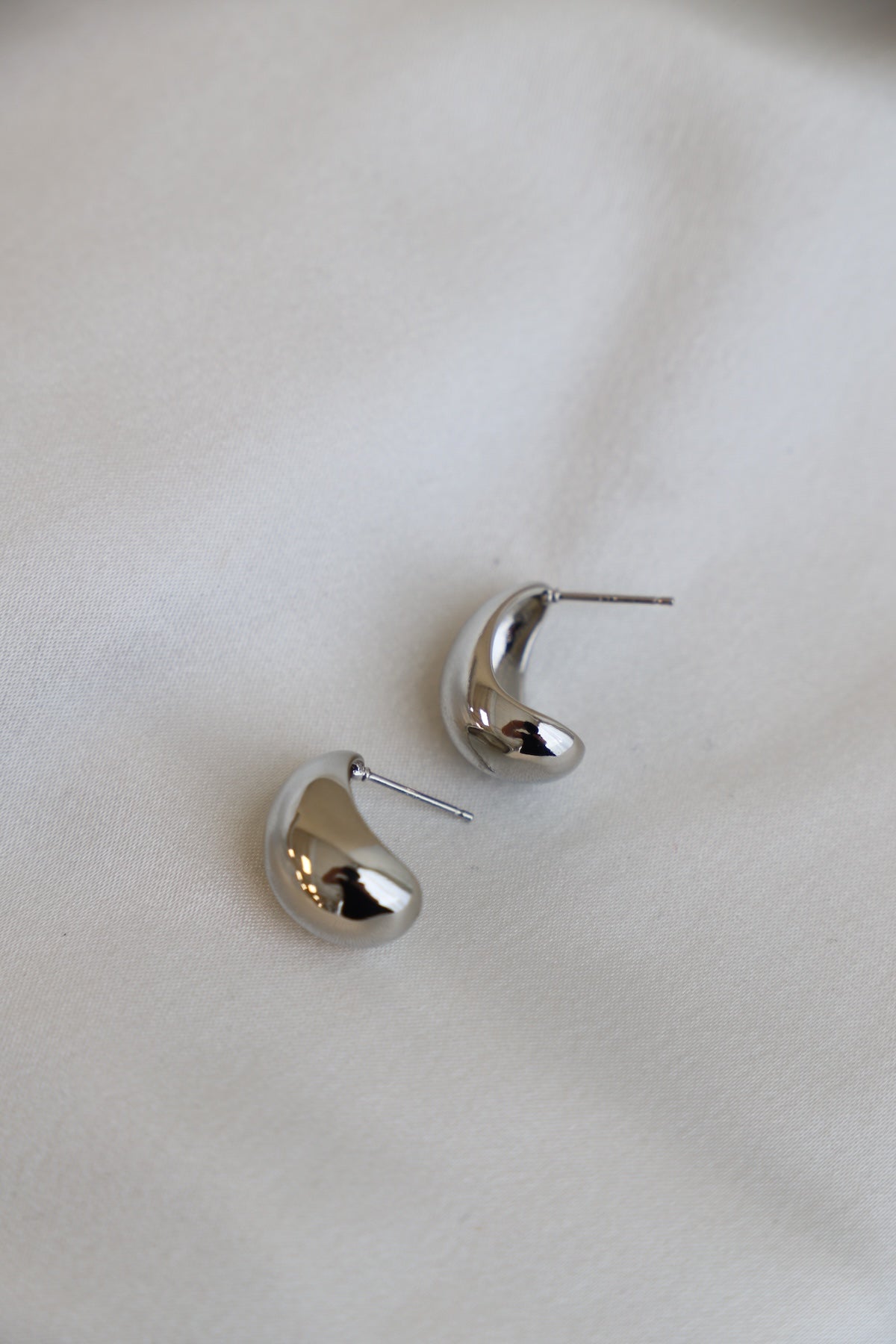 SILVER BONNIE CHUNKY TEARDROP STUDS