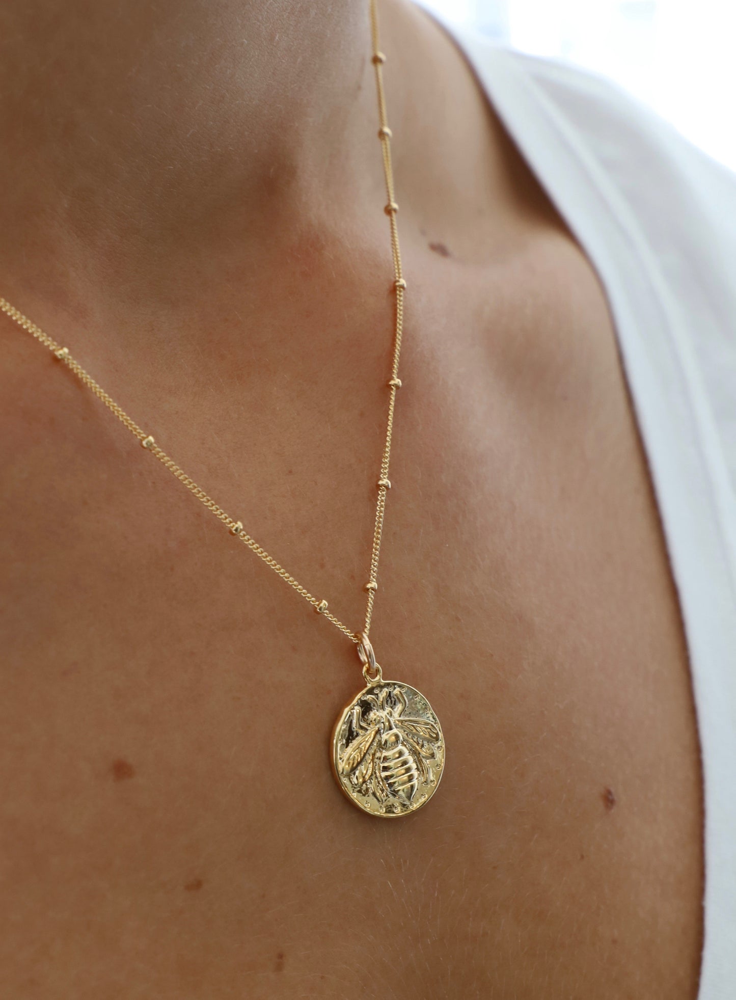 BEE MEDALLION NECKLACE