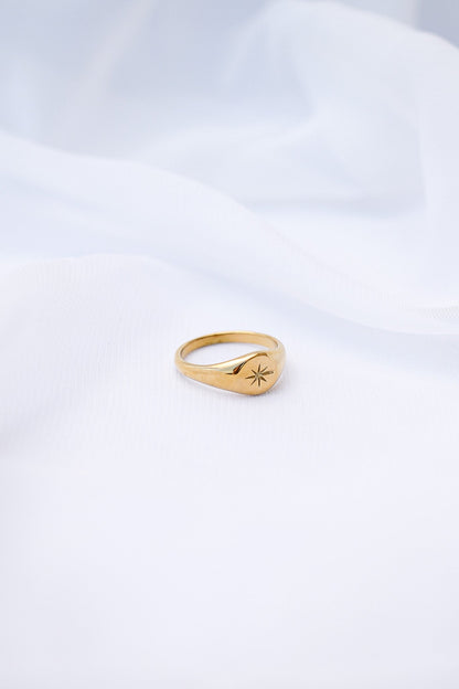 Estelle Ring in Gold