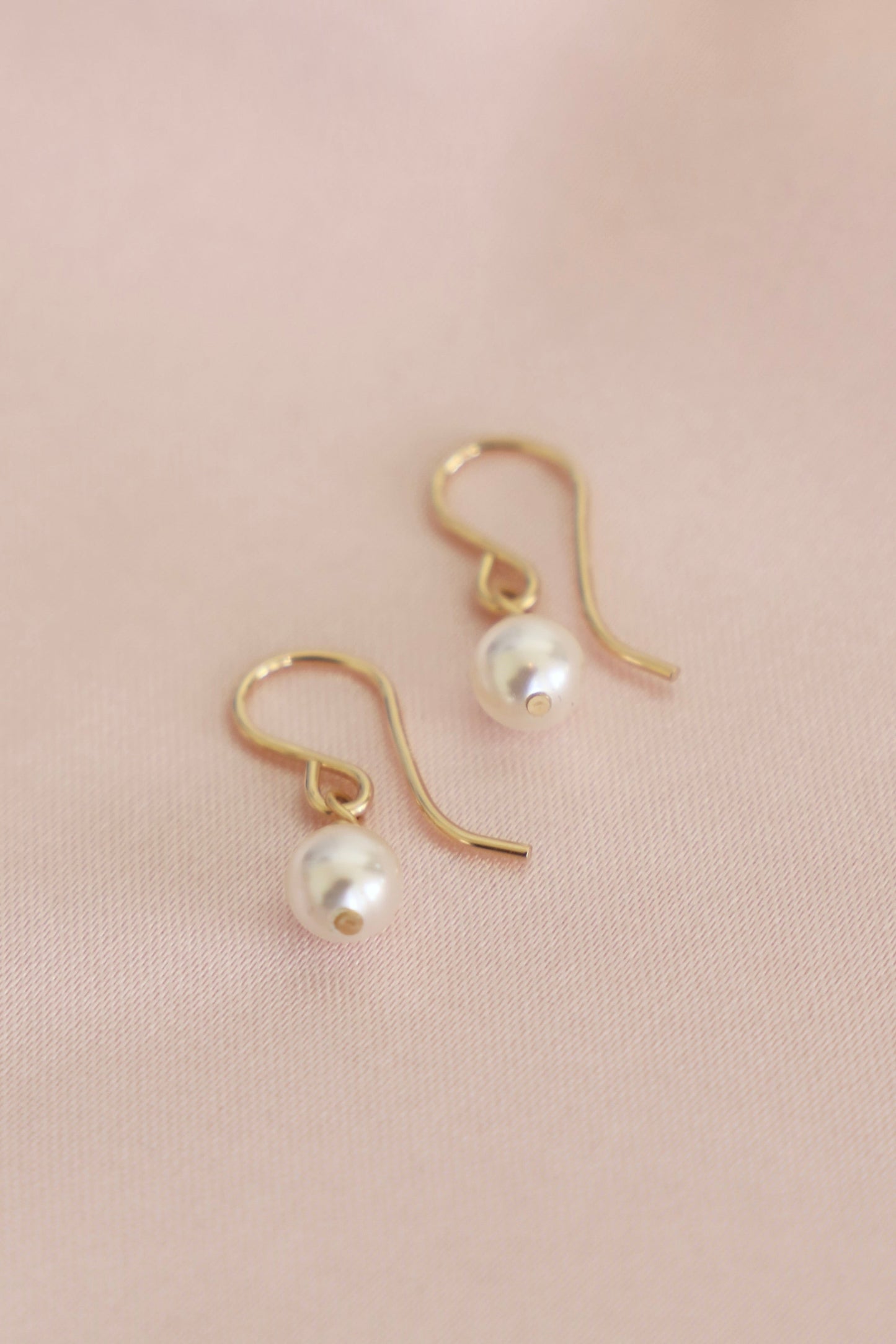 MINI PEARL EARRINGS