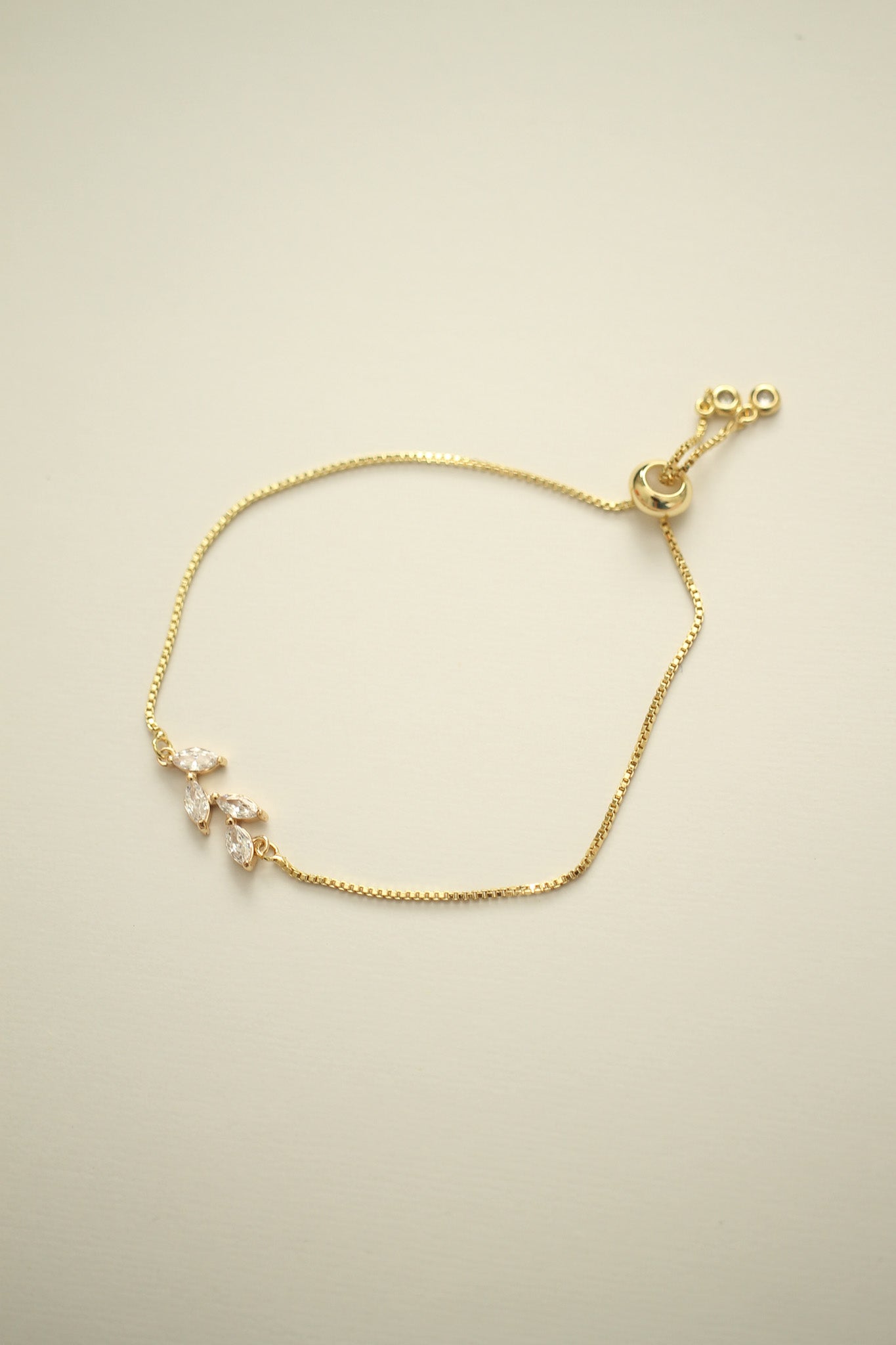 Nora Bracelet in Gold Leaves